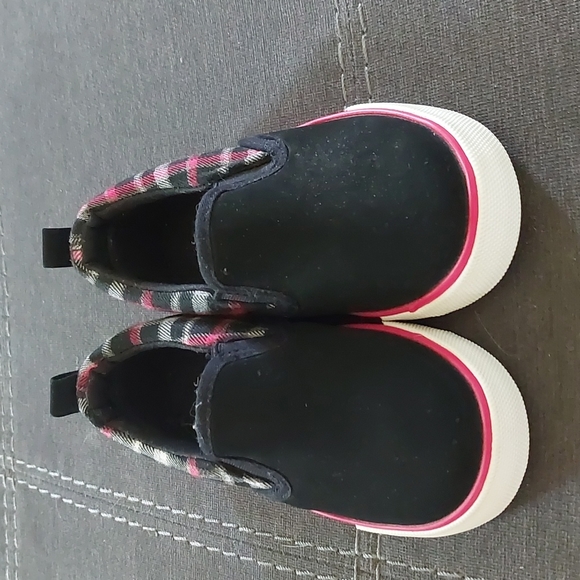 Toddler Slip on shoes - Black and Red Plaid, Size 7 - Picture 2 of 4